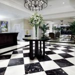 大理石地面被花泥、啤酒，葡萄酒，茶和柑橘類果汁侵蝕了怎么處理及問題？